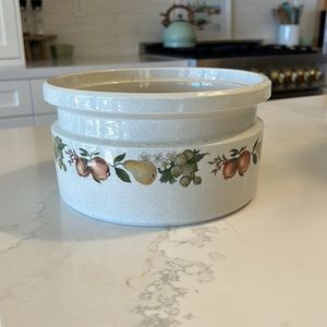 WEDGEWOOD quince round  casserole dish.   8 1/2 inches wide.  4 1/2 inches tall